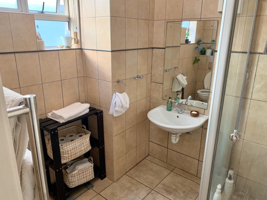 To Let 1 Bedroom Property for Rent in Rondebosch Village Western Cape